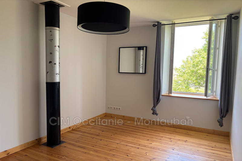 Maison - 1 555 m² - 10 pièces