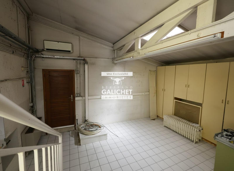 Local d'activités - 165 m²