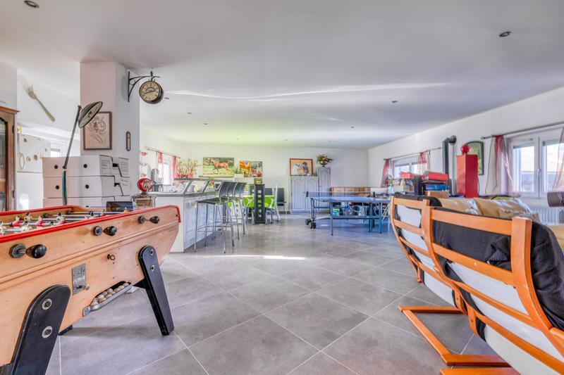 Maison - 261 m² - 8 pièces