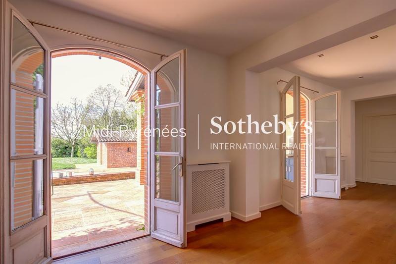 Maison - 300 m² - 10 pièces