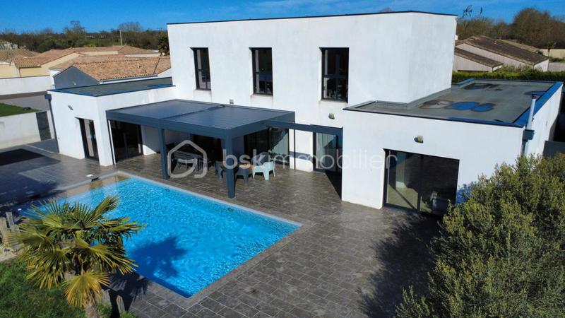 Villa - 225 m² - 10 pièces