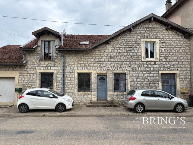 Maison - 240 m² - 9 pièces