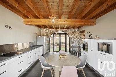 Maison - 210 m² - 6 pièces