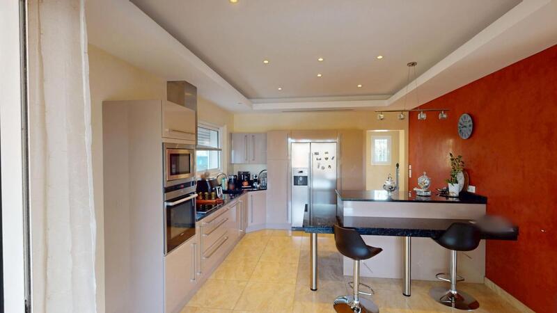 Villa - 207 m² - 8 pièces