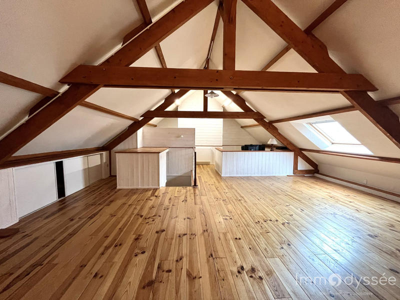 Maison - 220 m² - 7 pièces