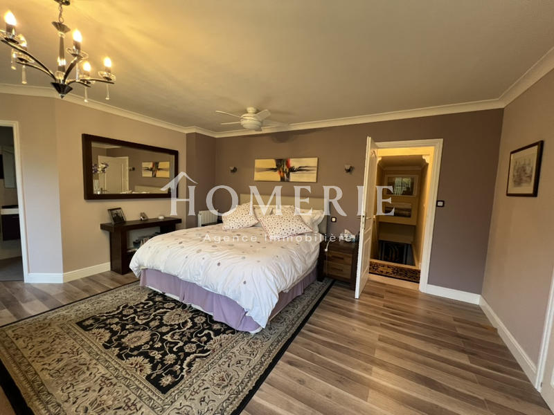 Maison - 213 m² - 9 pièces