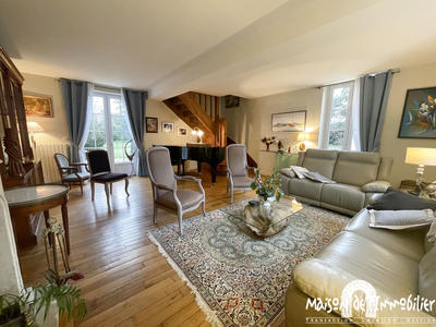 Maison - 233 m² - 9 pièces