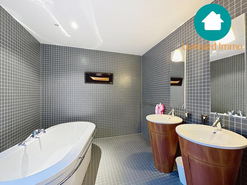 Villa - 300 m² - 7 pièces