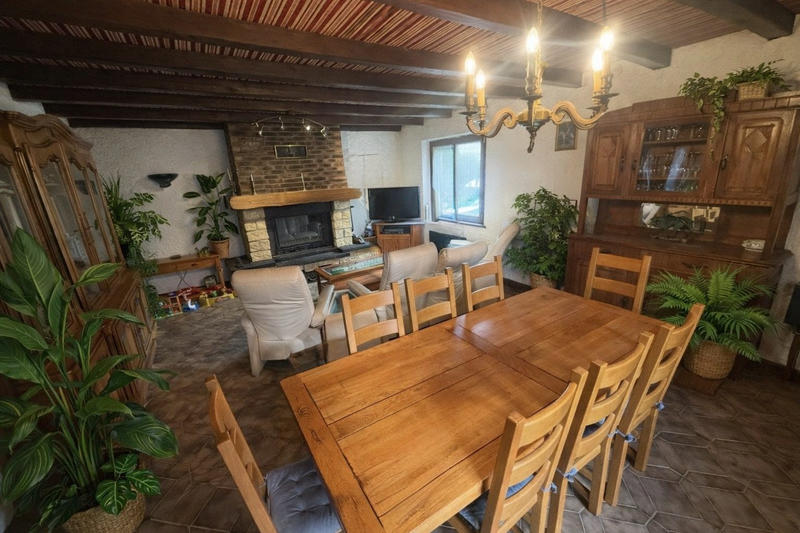 Maison traditionnelle - 156 m² - 6 pièces