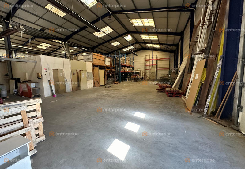 Local d'activité / Entrepôt - 1 300 m²