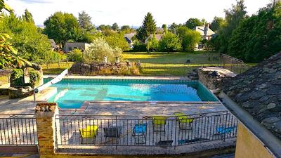 Propriété - 311 m² - 9 pièces