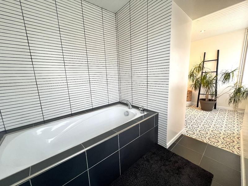 Maison - 235 m² - 6 pièces