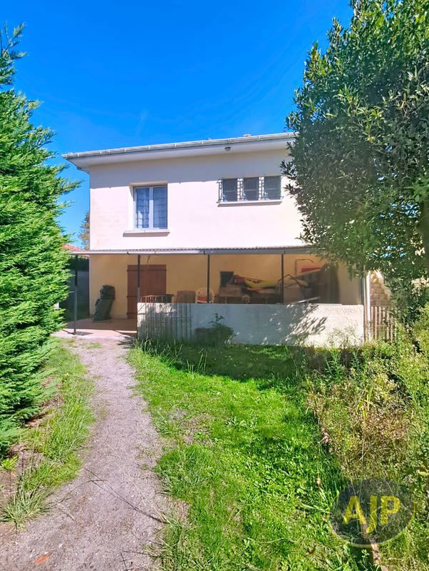Maison - 240 m² - 6 pièces
