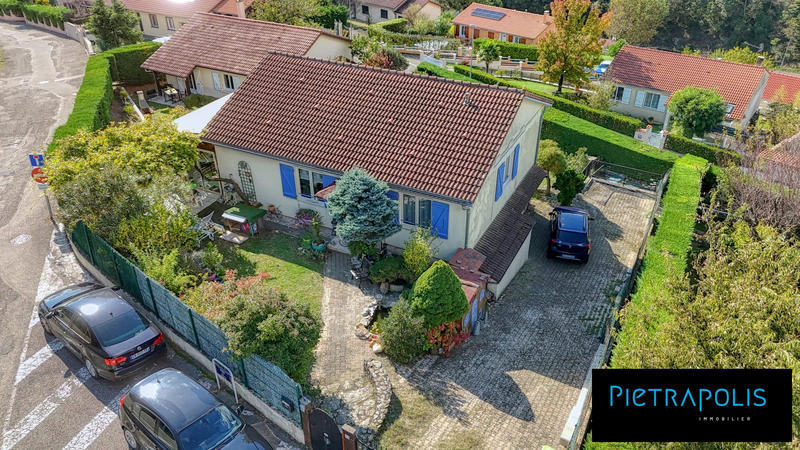 Maison traditionnelle - 90 m² - 4 pièces