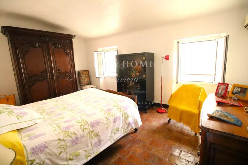 Maison de village - 330 m² - 9 pièces