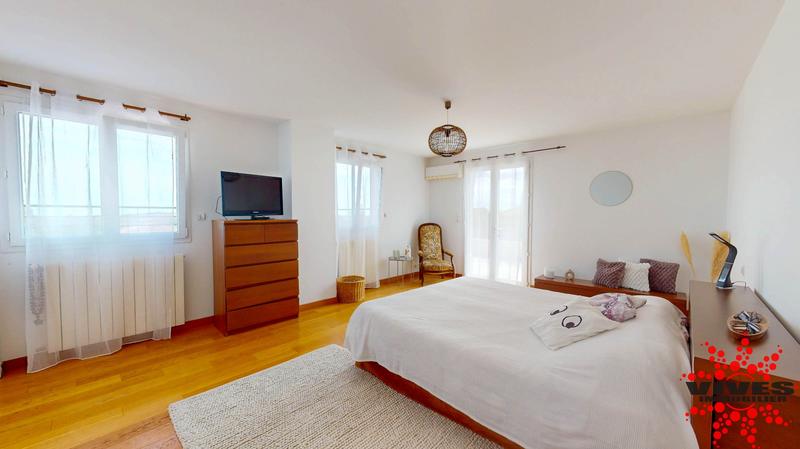 Maison - 288 m² - 10 pièces