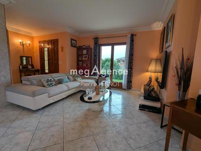 Maison traditionnelle - 240 m² - 6 pièces