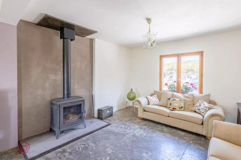 Maison - 258 m² - 9 pièces