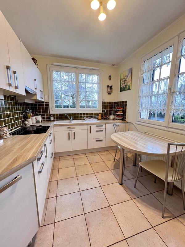 Maison traditionnelle - 175 m² - 8 pièces