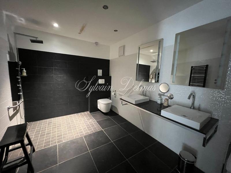 Demeure - 2 000 m² - 25 pièces