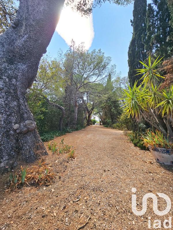 Maison - 957 m² - 25 pièces