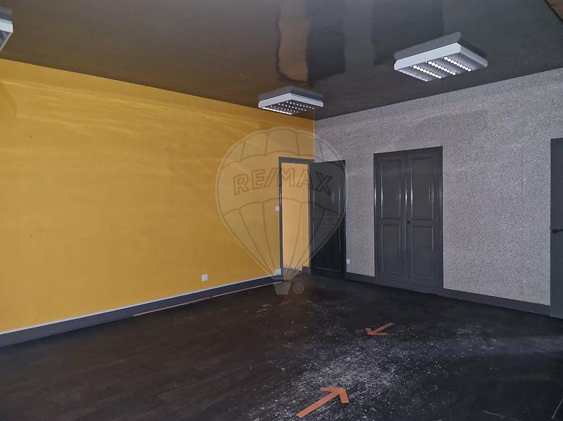 Local commercial - 480 m² - 3 pièces