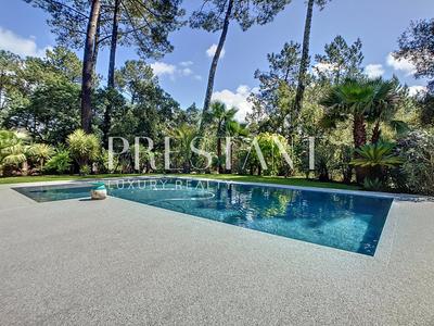 Maison - 260 m² - 10 pièces