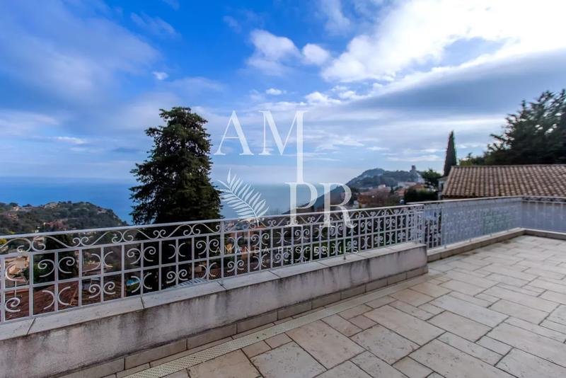 Maison - 237 m² - 7 pièces