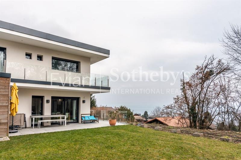 Maison - 230 m² - 6 pièces