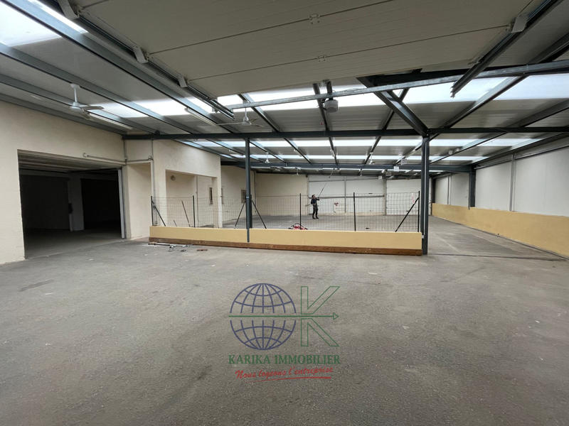 Local d'activités - 1 329 m²