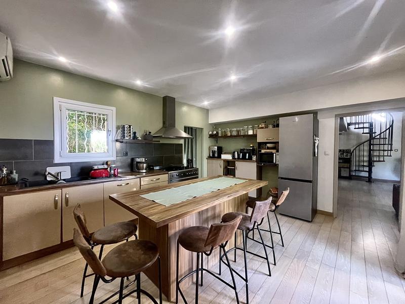 Villa - 210 m² - 9 pièces