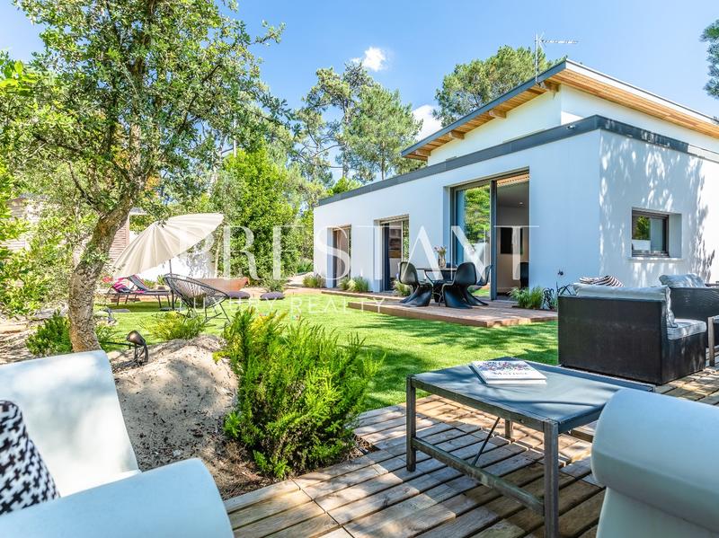 Maison - 265 m² - 9 pièces