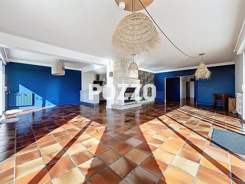 Maison - 280 m² - 9 pièces