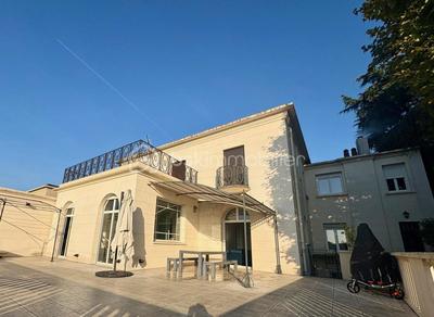 Demeure - 564 m² - 19 pièces