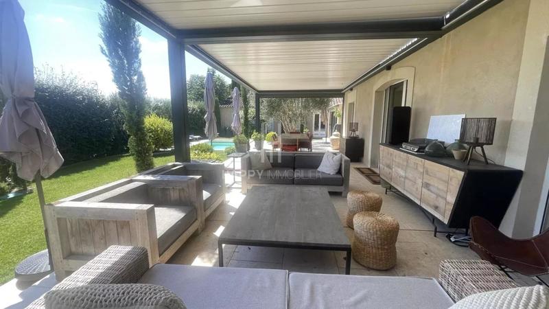 Maison - 220 m² - 7 pièces