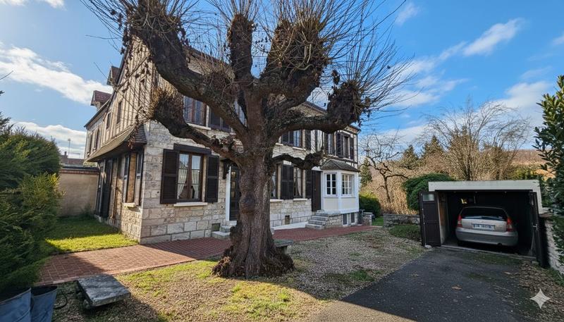 Maison - 202 m² - 7 pièces