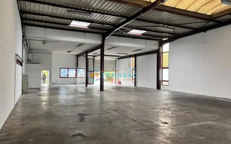 Local d'activités - 1 044 m²