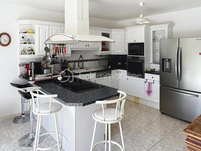 Propriété - 377 m² - 9 pièces