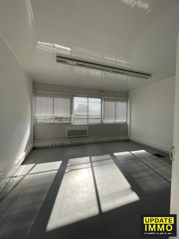 Entrepôt - 4 679 m²