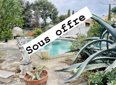 Propriété - 445 m² - 10 pièces