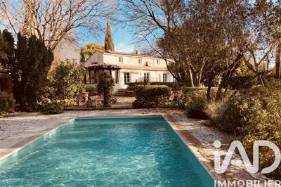 Maison - 215 m² - 8 pièces