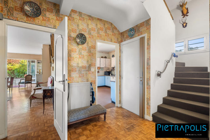 Maison - 250 m² - 8 pièces