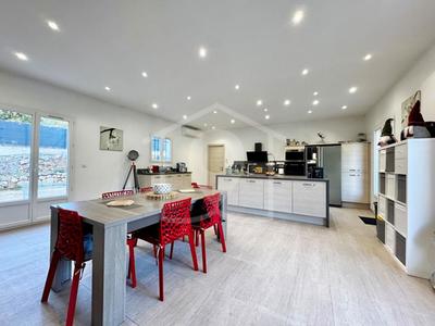 Maison - 132 m² - 4 pièces