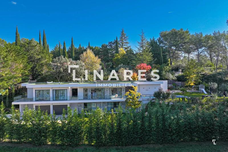 Villa - 300 m² - 9 pièces