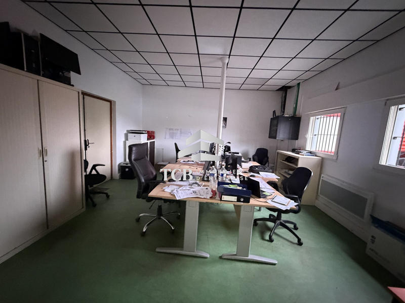 Local d'activités - 641 m²