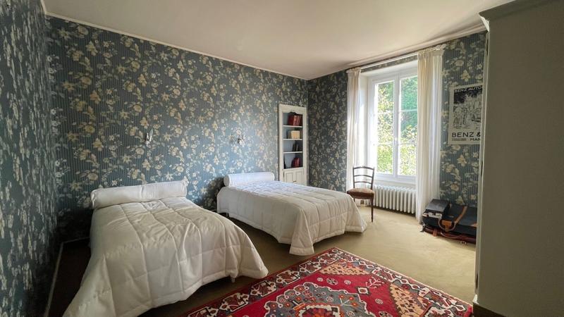 Maison - 210 m² - 11 pièces