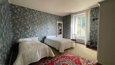 Maison - 210 m² - 11 pièces