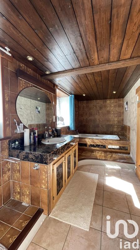 Maison - 547 m² - 8 pièces