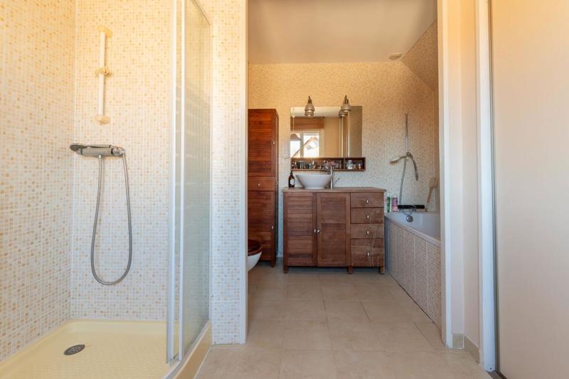 Maison - 202 m² - 8 pièces