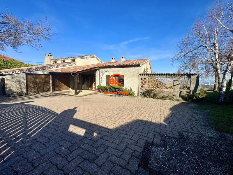 Maison - 180 m² - 7 pièces